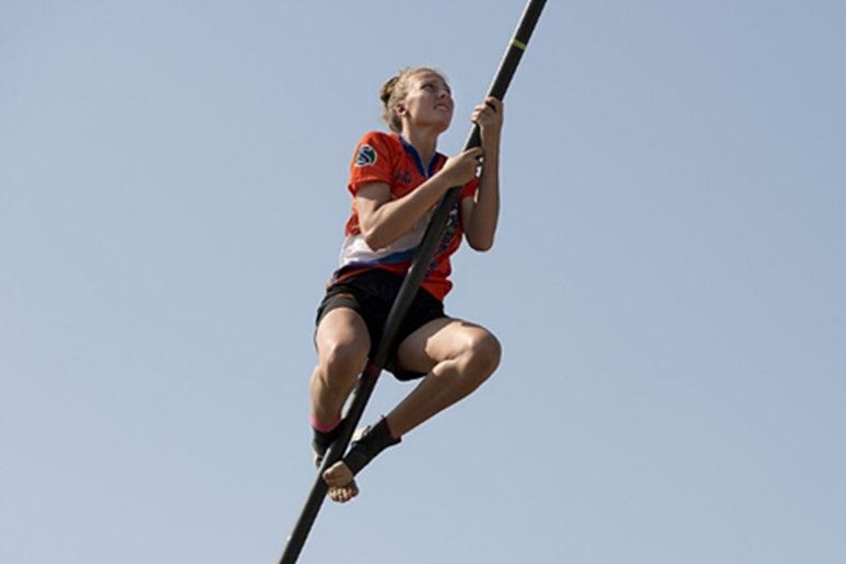 Figuur 2. Lizanne Schilt klimt omhoog tijdens NK Dames 2019. Bron: Wikipedia