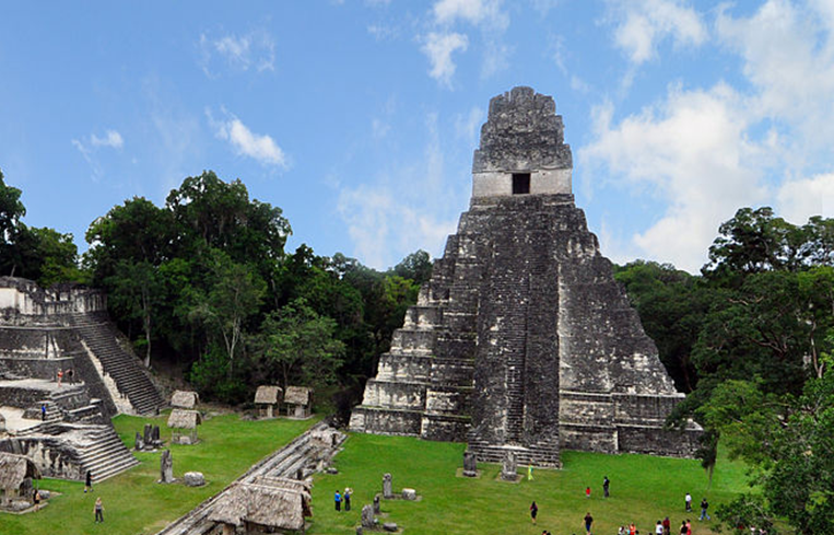 Figuur 2.Tikal in 2009. Bron: Wikimedia
